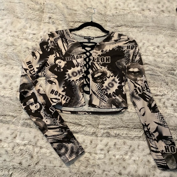 Lace up graphic long sleeve - Picture 2 of 3
